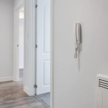 Modern 1 Bedroom In Brimingham Apartment